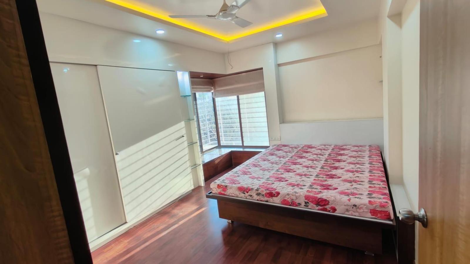 Luxebnb-3bhk Penthousee Homestay