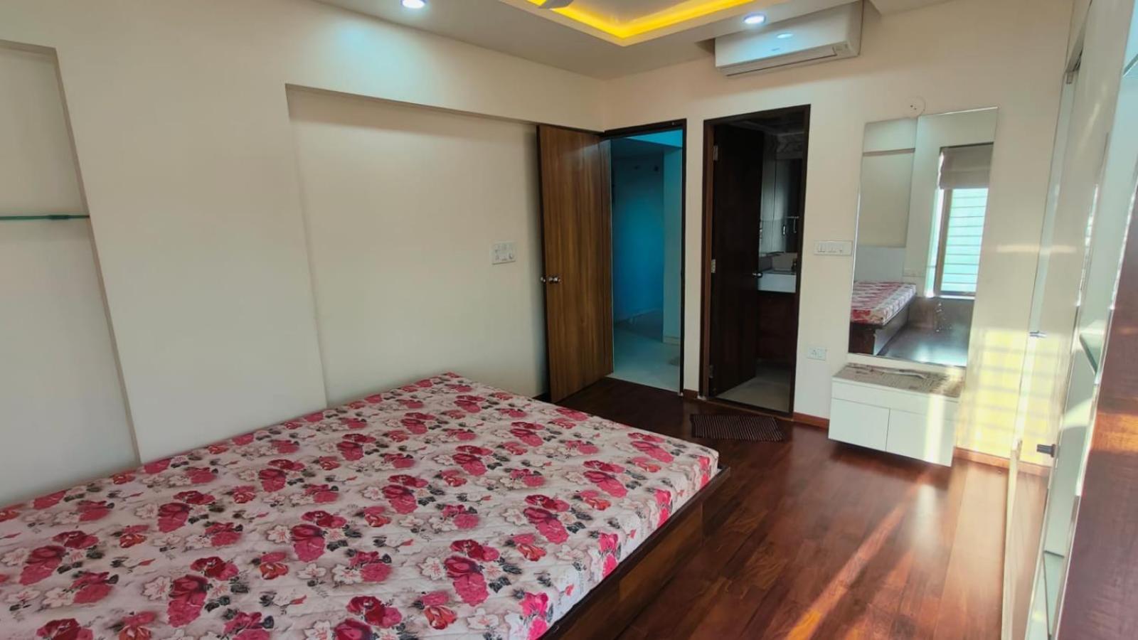 Luxebnb-3bhk Penthousee